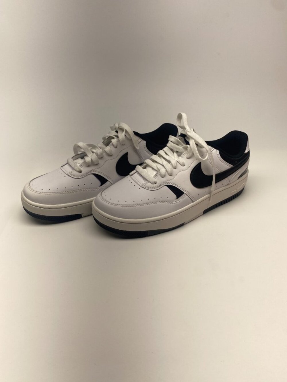 Nike Womens Gamma Force White Black Lift Sneaker Leather Shoes Size 11